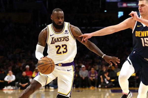 Stephen Curry’s Contract Extension and the Possibility of Teaming Up with LeBron James